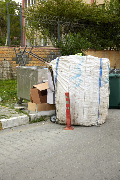 垃圾工的大垃圾袋图片下载