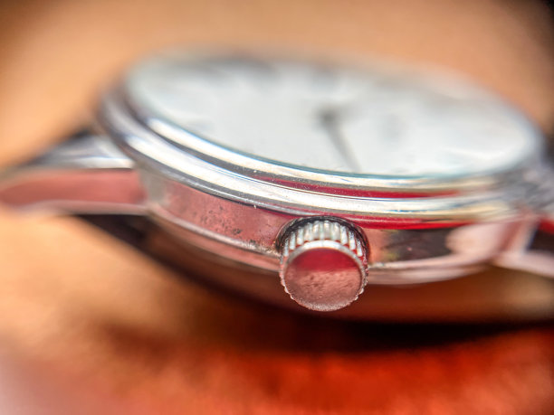 特写腕表上的发条图片下载