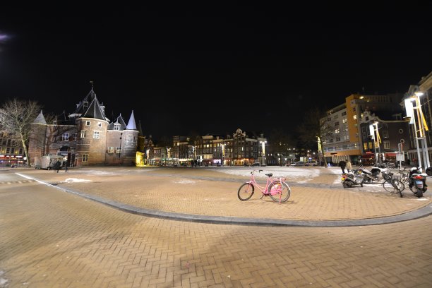 荷兰冬季的雪在阿姆斯特丹市景图片下载