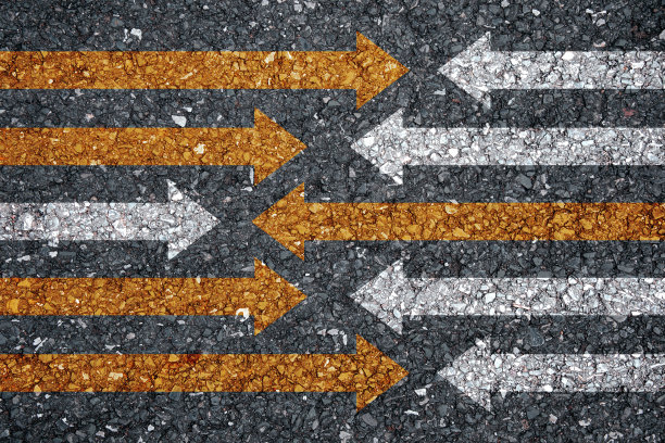 赛车的概念和不同的胜利方向。图片下载