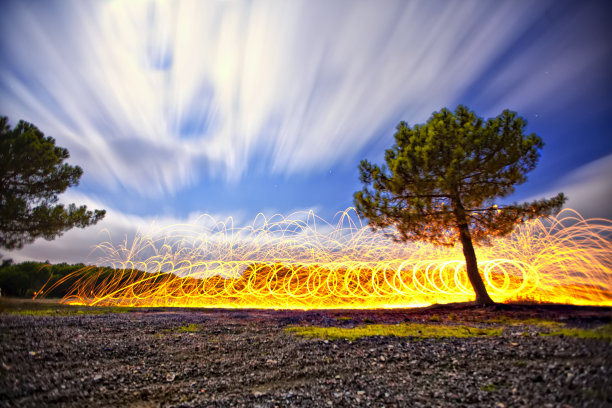 世界上最美丽的宇航员照片(恒星、银河系、流星)图片下载