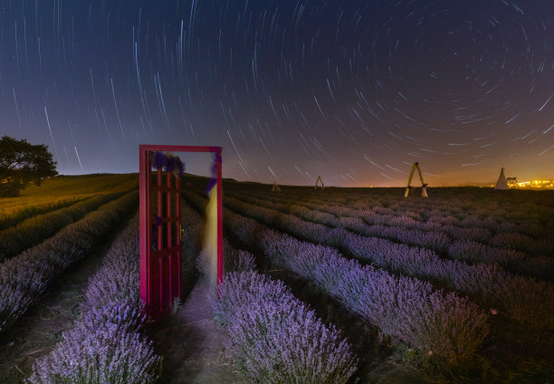 世界上最美丽的宇航员照片(恒星、银河系、流星)图片下载