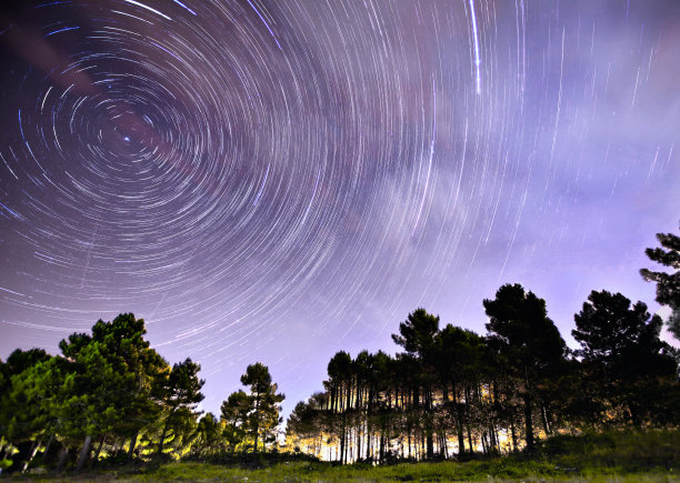 世界上最美丽的宇航员照片(恒星、银河系、流星)图片下载