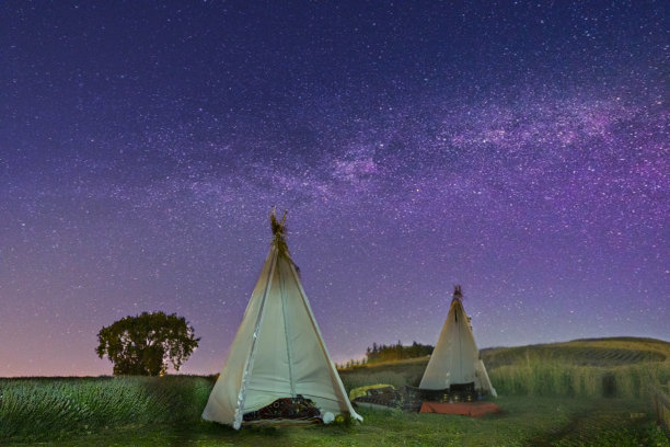 世界上最美丽的宇航员照片(恒星、银河系、流星)图片下载