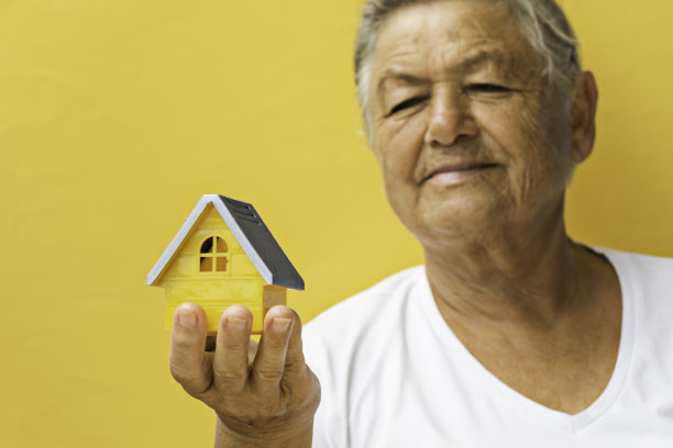 人类手中的房子图片下载