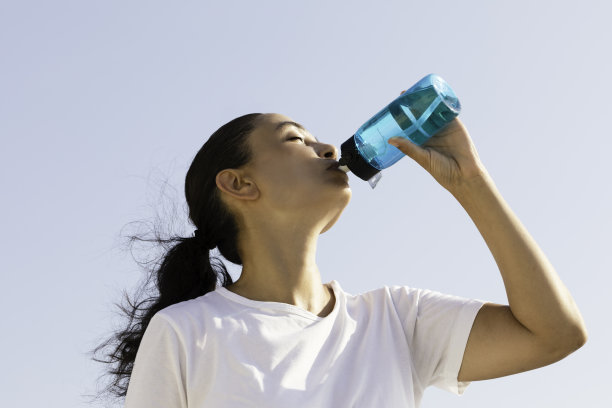 女人的饮用水图片下载