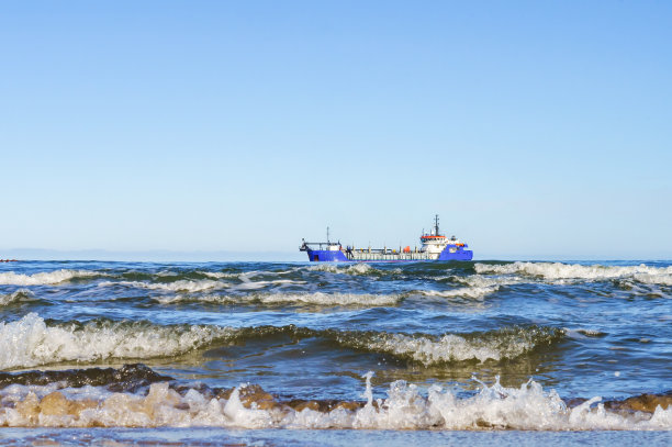 船:用于加深和清洁水体的船只挖泥船技术船队。图片下载