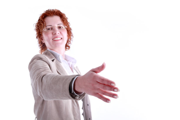 白人女商人在白色背景上握手的肖像图片下载