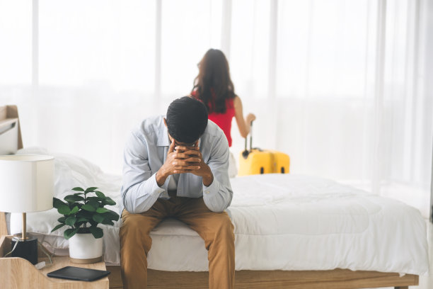 已婚夫妇在关系问题上厌倦了离婚图片下载