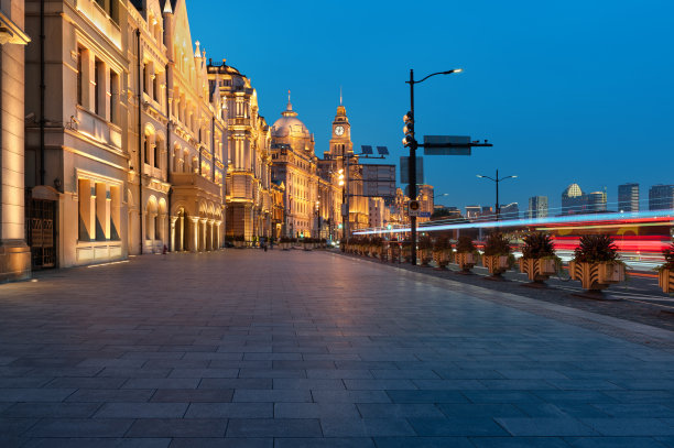 上海金融区，夜晚空荡荡的楼板图片下载