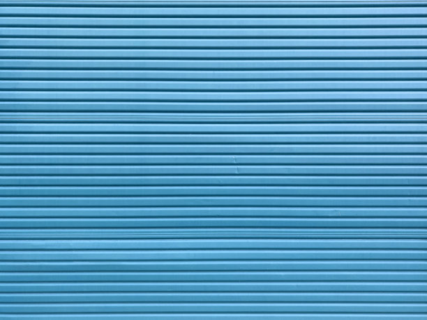 蓝钢装货码头卷帘门装运接收波纹金属车库图片下载