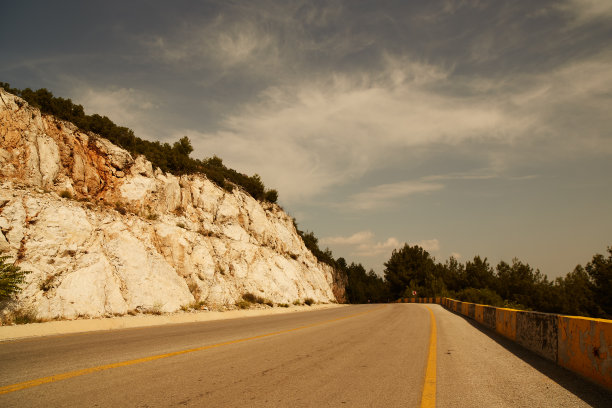 山路，夕阳，天空图片下载