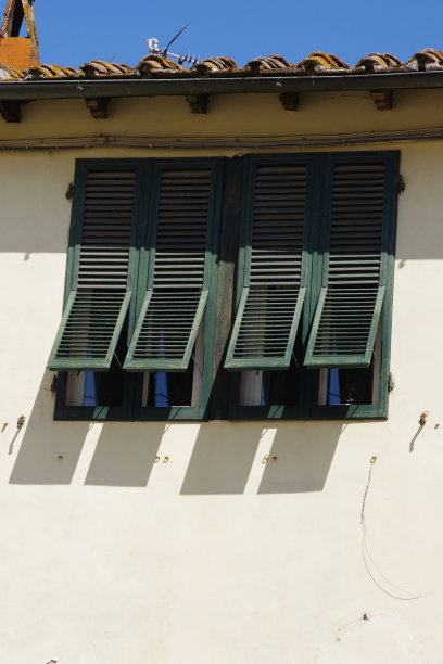 意大利的窗户和百叶窗图片下载