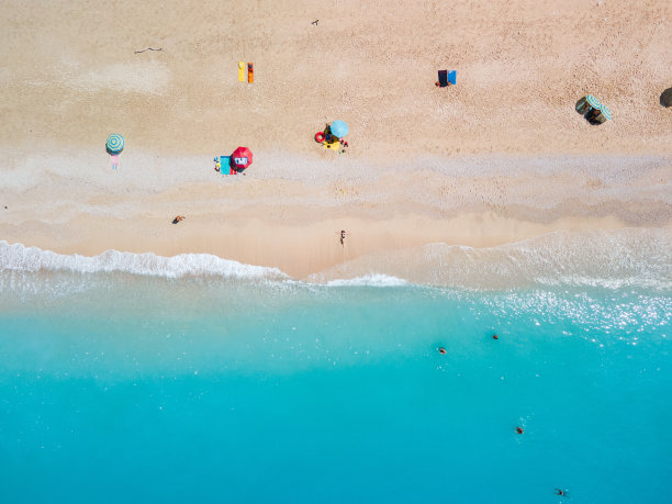 俯视希腊莱夫卡达岛的格莱姆尼海滩图片下载