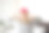 幸福微笑的金发女人与睡眠眼罩伸展在床上在早上图片下载