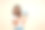 女孩拿着一杯咖啡。咖啡休息和娱乐。少年手持陶瓷马克杯，喝可可、咖啡或茶。快乐的脸，积极和微笑的情绪，一个十几岁的女孩图片下载