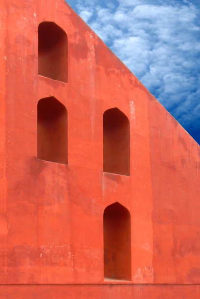 美丽的历史建筑在Jantar Mantar天文台，德里，印度由王公贾辛格二世在几个世纪前建造。图片下载