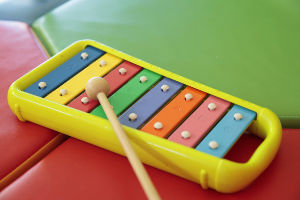 丰富多彩的孩子木琴图片下载