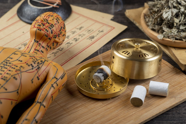 艾灸与中草药的背景。中医用于预防和治疗疾病，具有康复的功能。图片下载