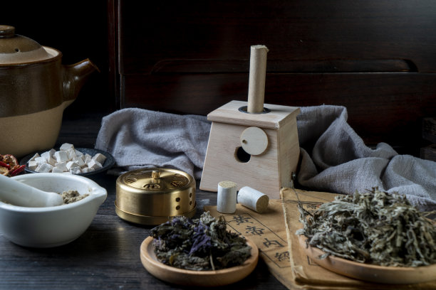 艾灸与中草药的背景。《皇帝内经》图片下载