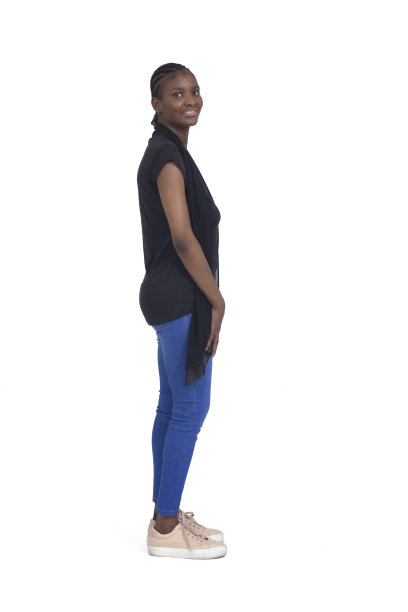 站在白色背景上的女人图片下载