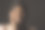 黑色肖像的一个妇女与布尔卡和手在脸上图片下载