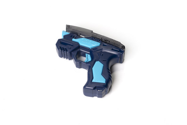 塑料玩具枪孤立在白色背景。图片下载