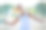 在运动场进行一场激烈的比赛。女运动员在比赛中练习瞄准。享受户外爱好的女人，她是热情的。图片下载