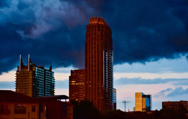 亚特兰大市中心乌云密布图片下载