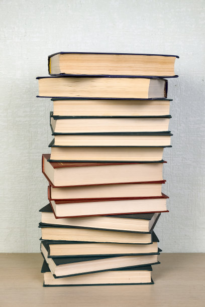 图书馆书架上的一堆书。读概念，教育，回学校图片下载