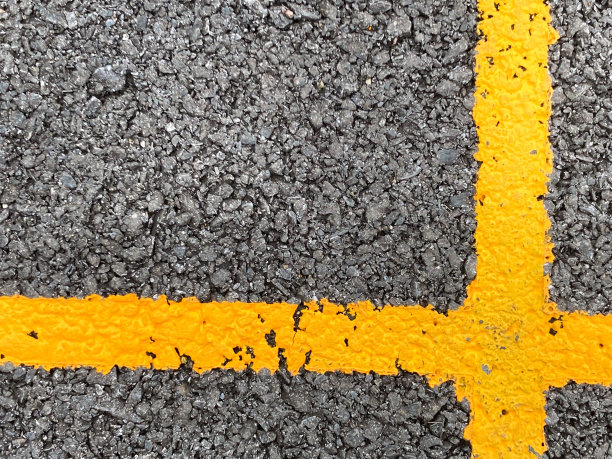 操场表面和黄线图片下载