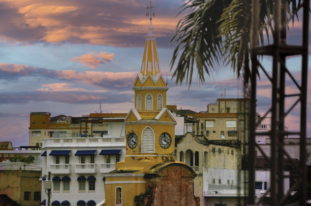 哥伦比亚卡塔赫纳德印第亚斯的历史中心和钟楼图片下载