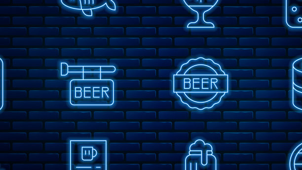 将线木桶架在金属啤酒桶上图片下载