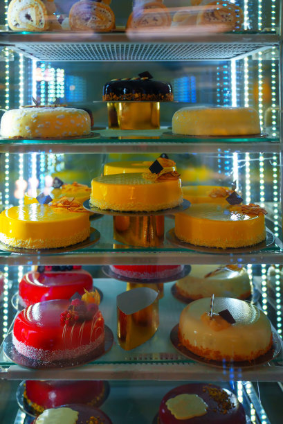 橱窗里的著名那不勒斯蛋糕。图片下载