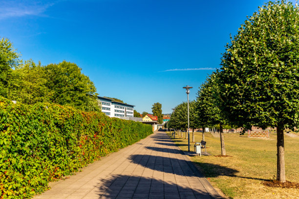 在美丽的施马尔卡尔登小镇度过一天图片下载