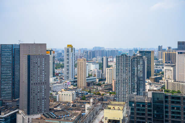 阳光明媚的现代成都城市建筑图片下载