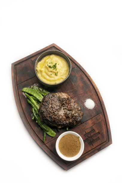 肋眼牛排配黄油酱汁和肉汁图片下载