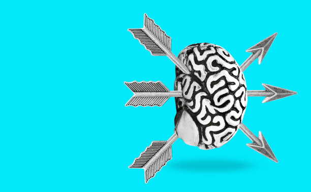 几支弓箭插在一个蓝色的人脑里图片下载