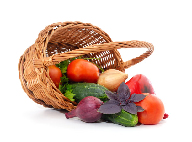 不同的成熟蔬菜在推车。图片下载