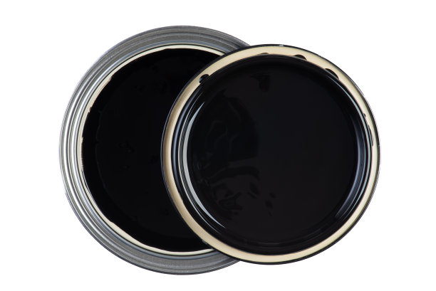 打开的油漆罐，盖子隔离在白色背景上图片下载