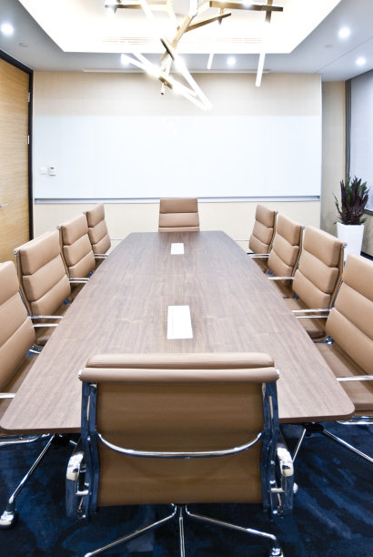 优雅的董事会会议室内部图片下载