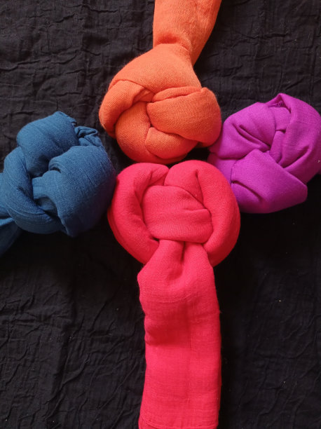 时尚色彩鲜艳的围巾图片下载