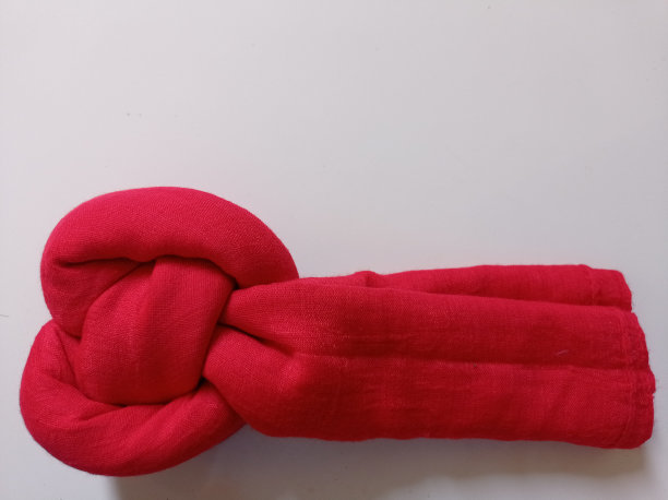 时尚的红色围巾图片下载