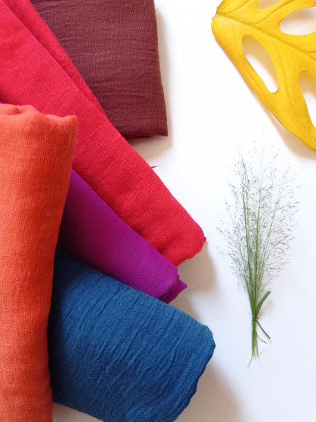 时尚色彩鲜艳的围巾图片下载