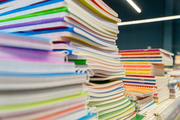 笔记本超市为返校营销活动。回到学校。学校用品图片下载