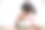 可爱的亚洲小女孩在家吃着美味的泡面。图片下载