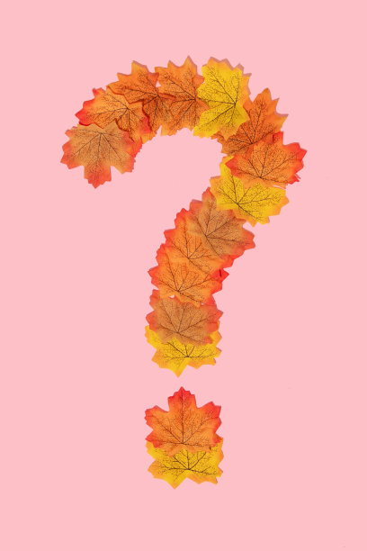 秋季创意布局与树叶形成的问号粉彩婴儿粉的背景。复古复古美学的八九十年代时尚概念。最小的秋季想法。图片下载