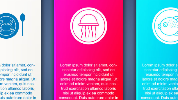 盘上盛有螃蟹、水母和河豚图片下载