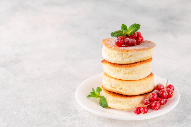 日本软煎饼配浆果图片下载