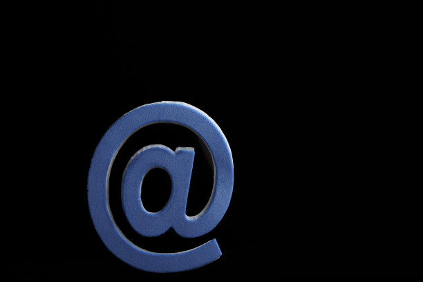 黑色背景上的蓝色符号图片下载